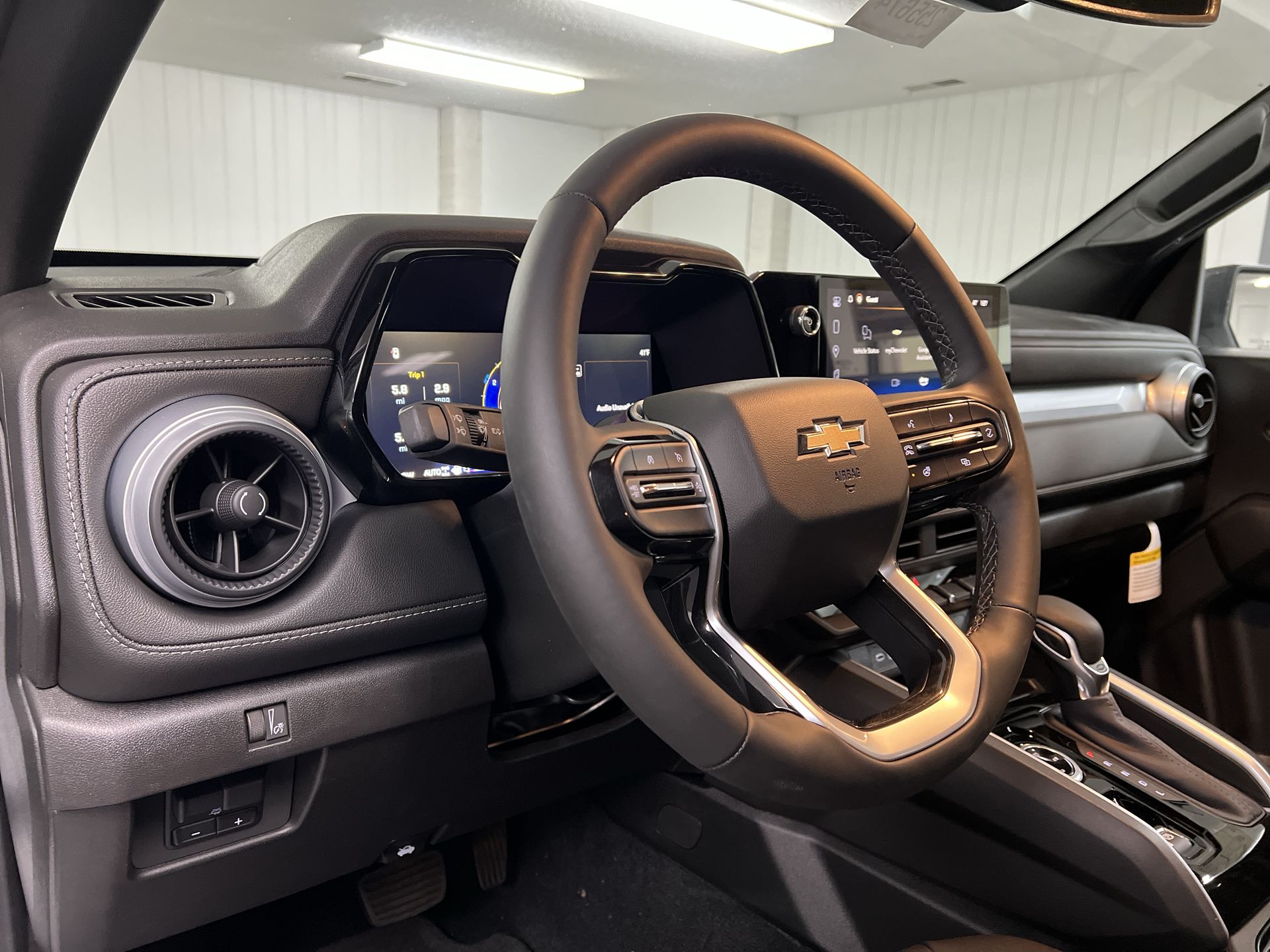 2025 Chevrolet Colorado WT/LT