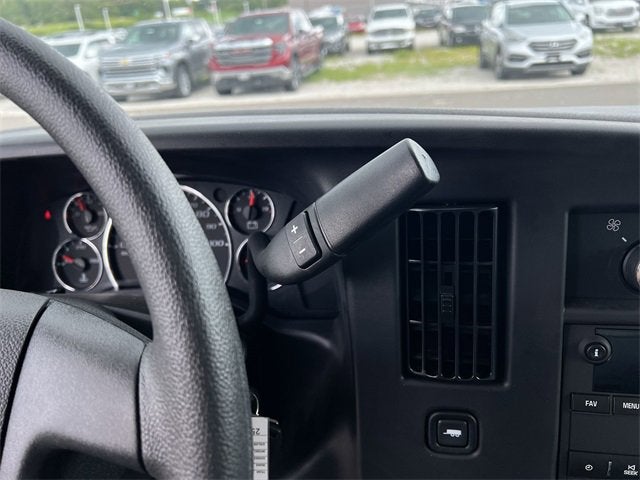 2025 GMC Savana Cutaway 3500 1WT