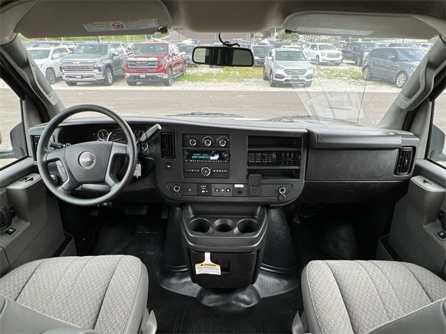 2025 GMC Savana Cutaway 3500 1WT