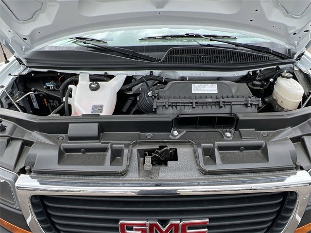 2025 GMC Savana Cutaway 3500 1WT