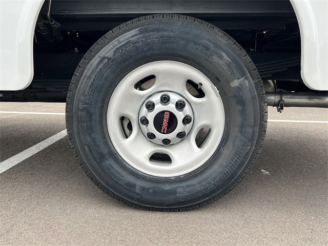 2025 GMC Savana Cutaway 3500 1WT