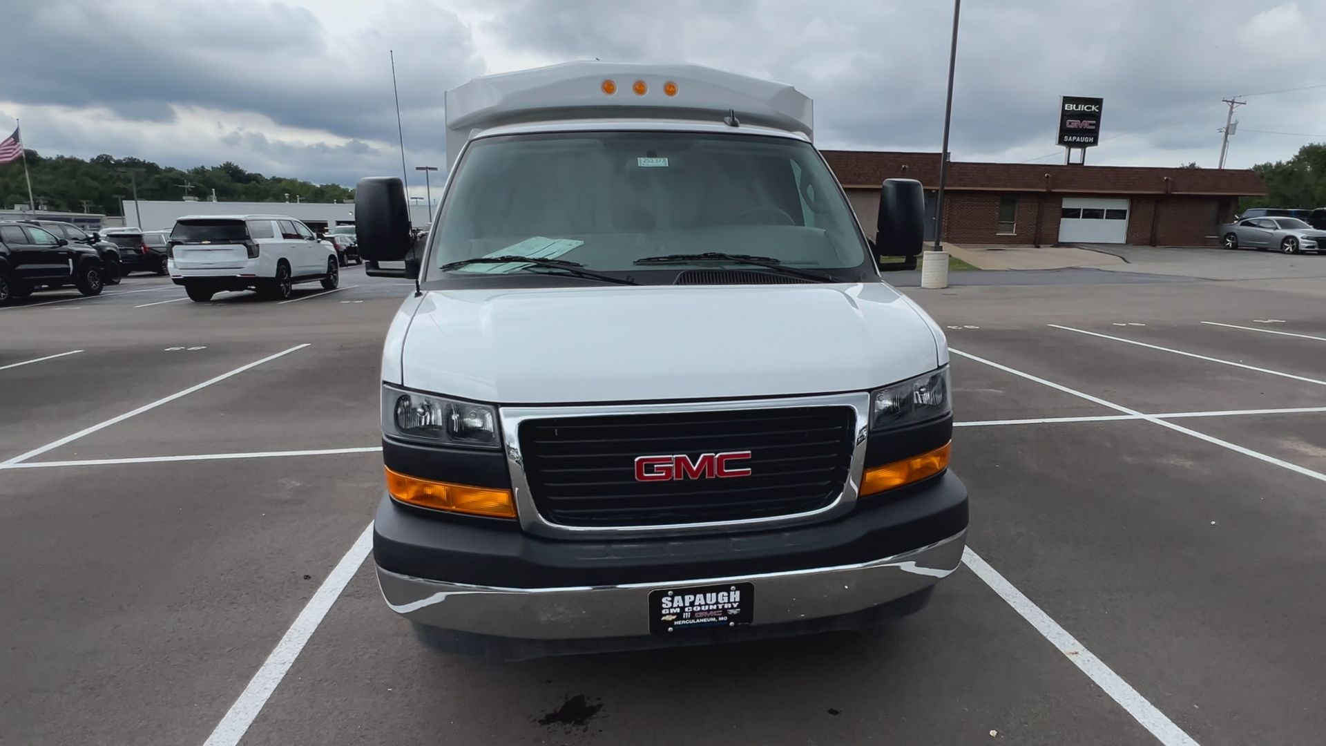 2025 GMC Savana Cutaway 3500 1WT