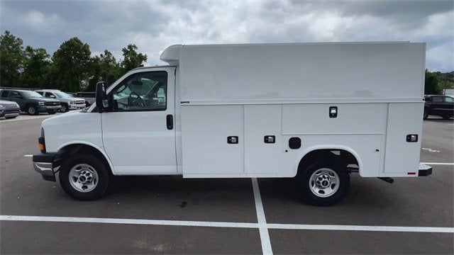 2025 GMC Savana Cutaway 3500 1WT