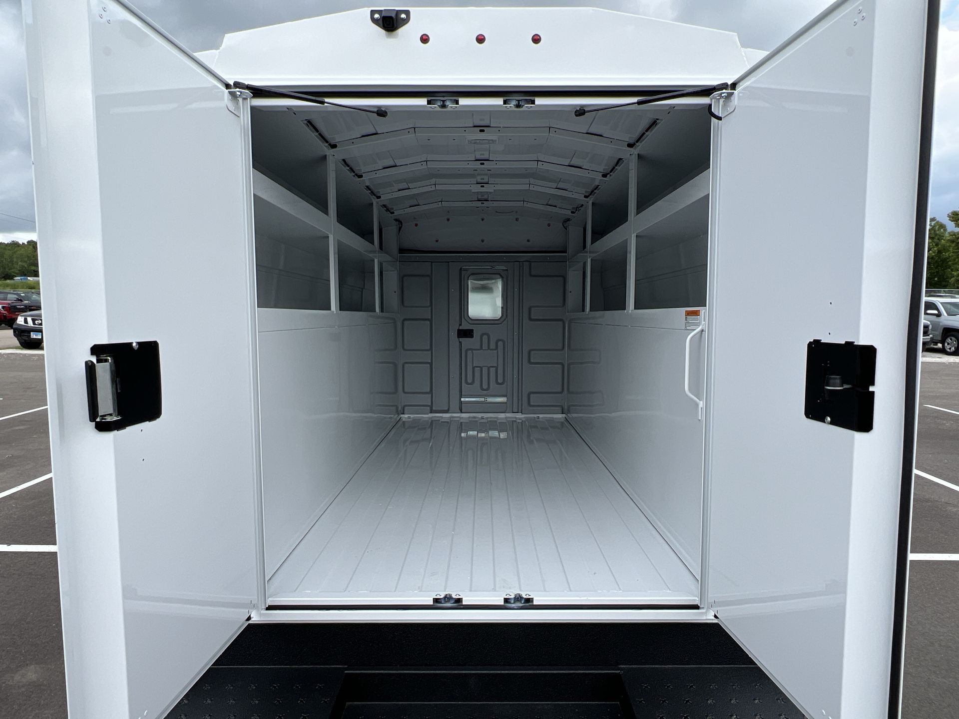 2025 GMC Savana Cutaway 3500 1WT