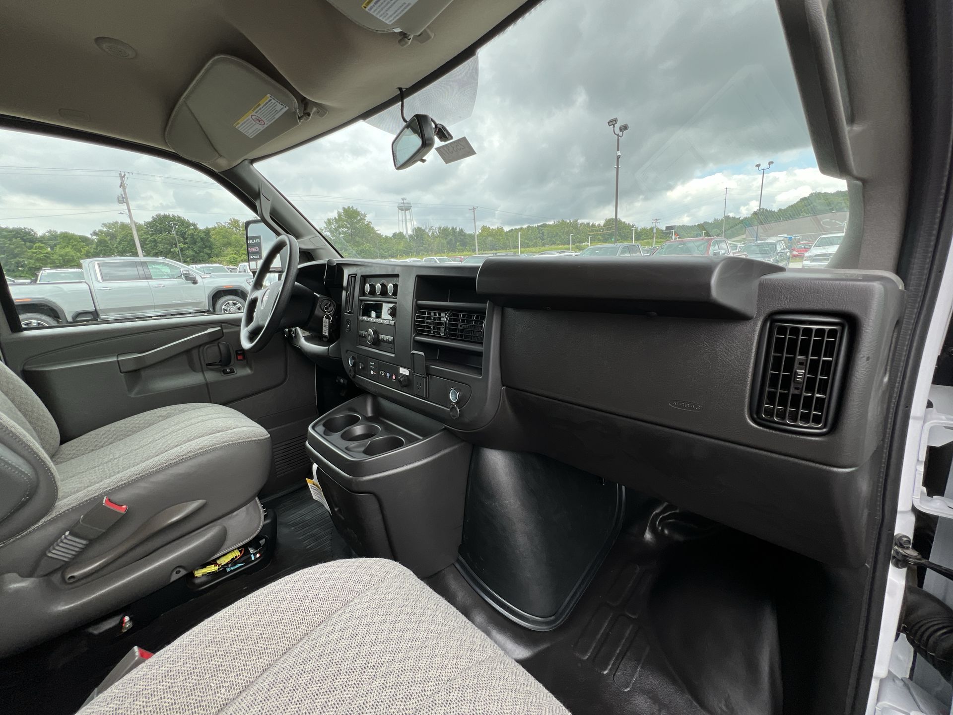 2025 GMC Savana Cutaway 3500 1WT