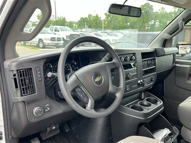 2025 Chevrolet Express Cutaway 3500 1WT