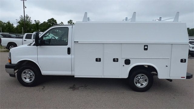 2025 Chevrolet Express Cutaway 3500 1WT