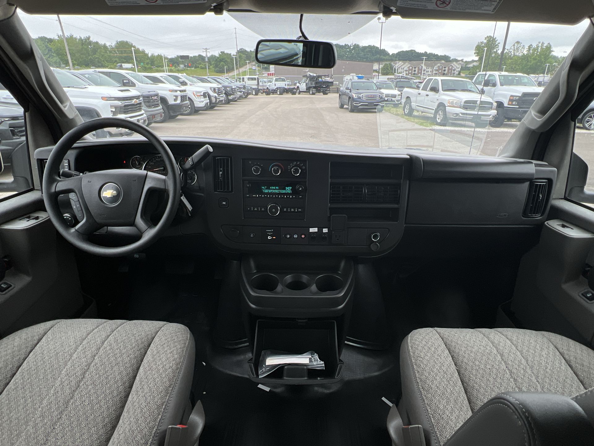 2025 Chevrolet Express Cutaway 3500 1WT