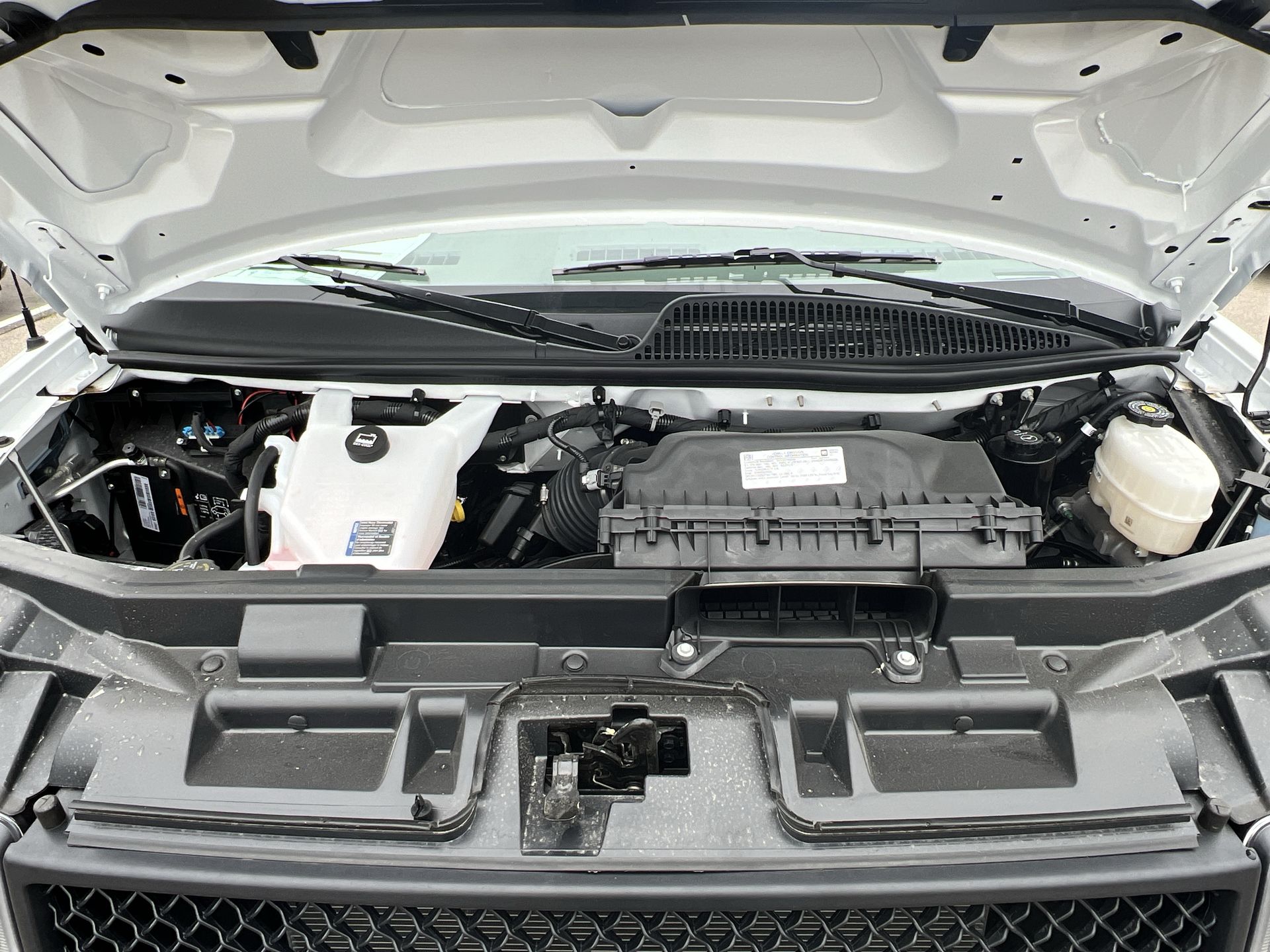 2025 Chevrolet Express Cutaway 3500 1WT