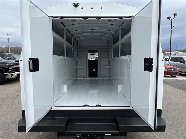 2024 Chevrolet Express Cutaway 3500 1WT