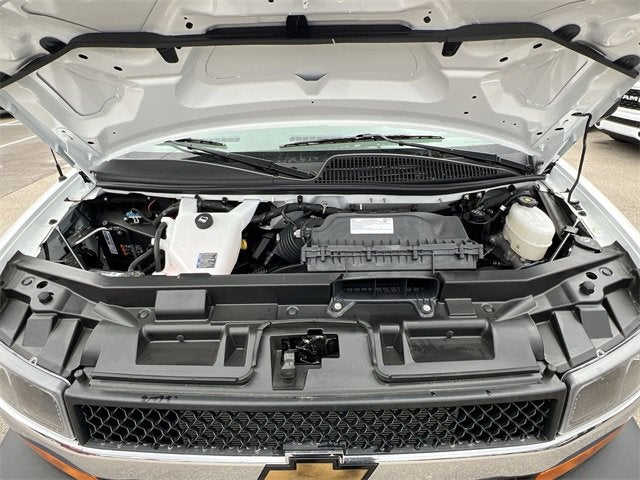 2024 Chevrolet Express Cutaway 3500 1WT