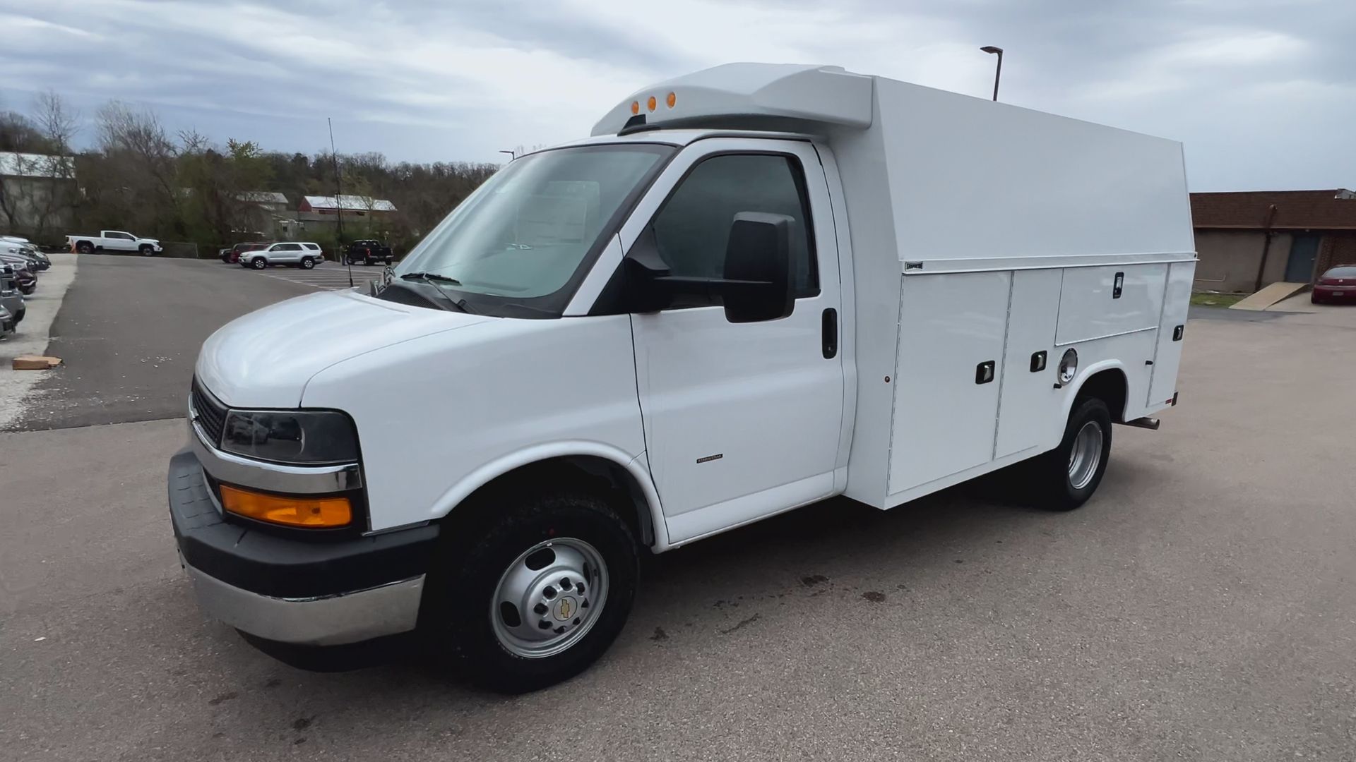 2024 Chevrolet Express Cutaway 3500 1WT