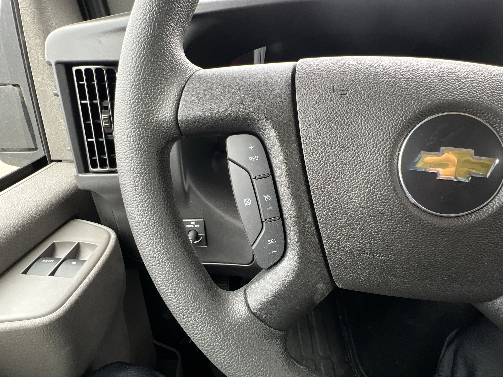 2024 Chevrolet Express Cutaway 3500 1WT