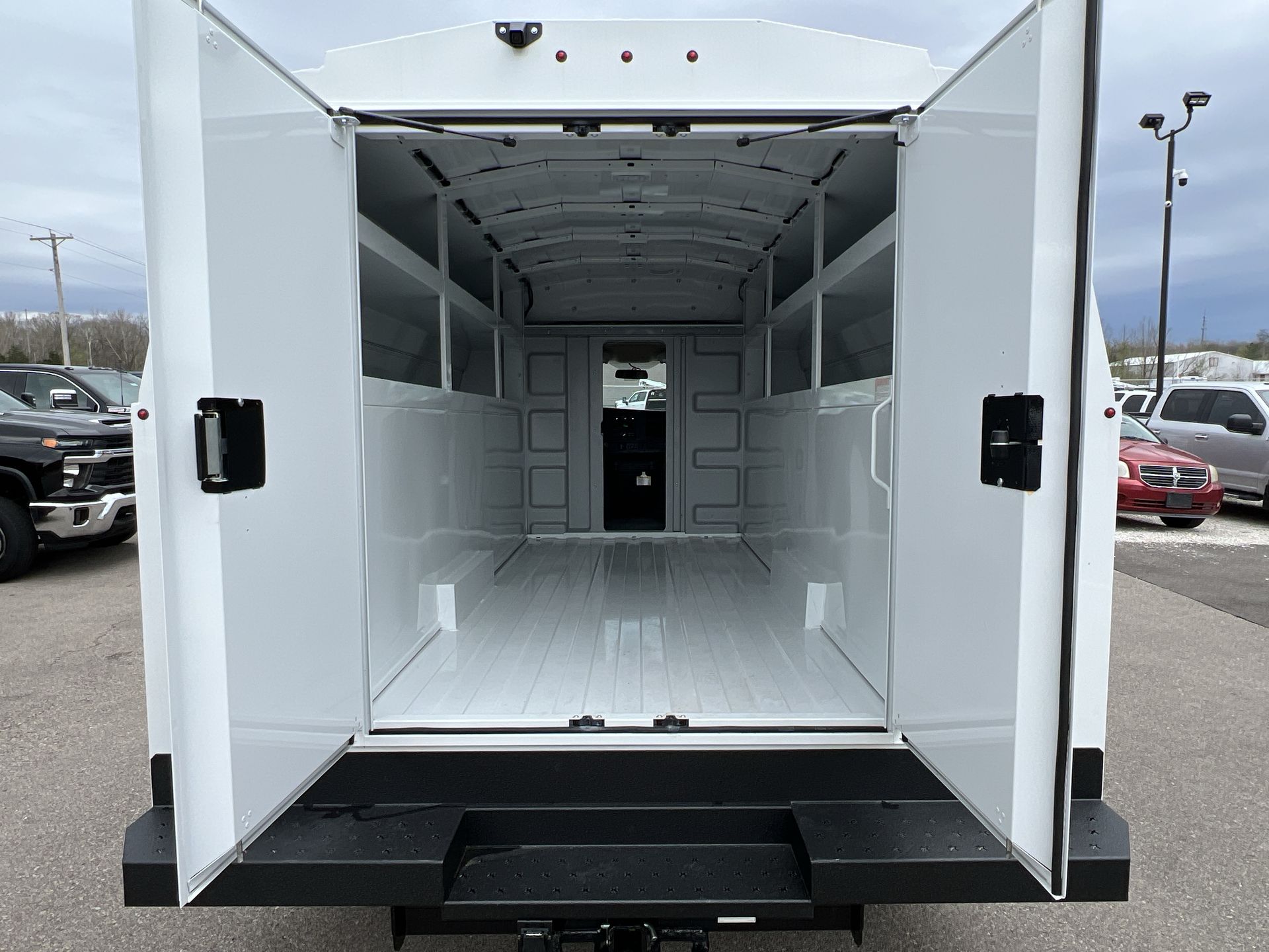 2024 Chevrolet Express Cutaway 3500 1WT