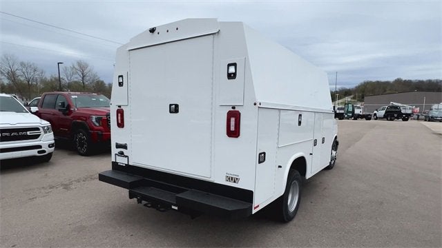 2024 Chevrolet Express Cutaway 3500 1WT