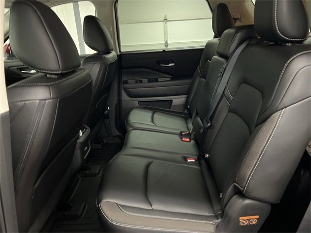 2023 Nissan Pathfinder SL FWD