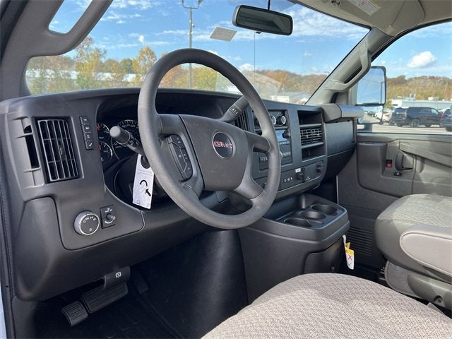 2025 GMC Savana Cutaway 3500 1WT