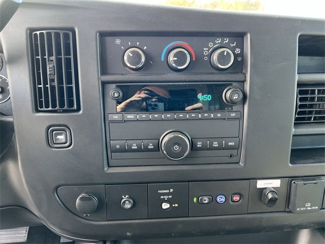 2025 GMC Savana Cutaway 3500 1WT