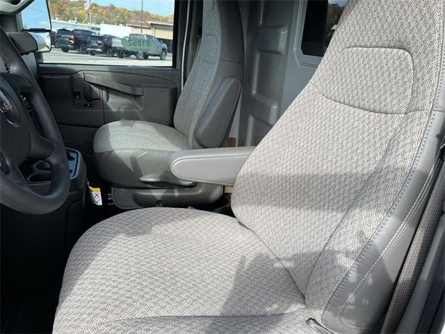 2025 GMC Savana Cutaway 3500 1WT