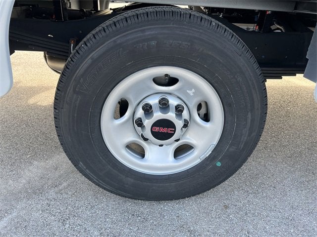 2025 GMC Savana Cutaway 3500 1WT