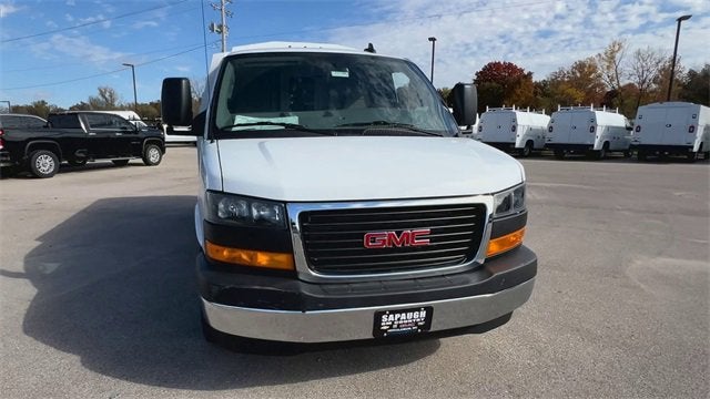 2025 GMC Savana Cutaway 3500 1WT