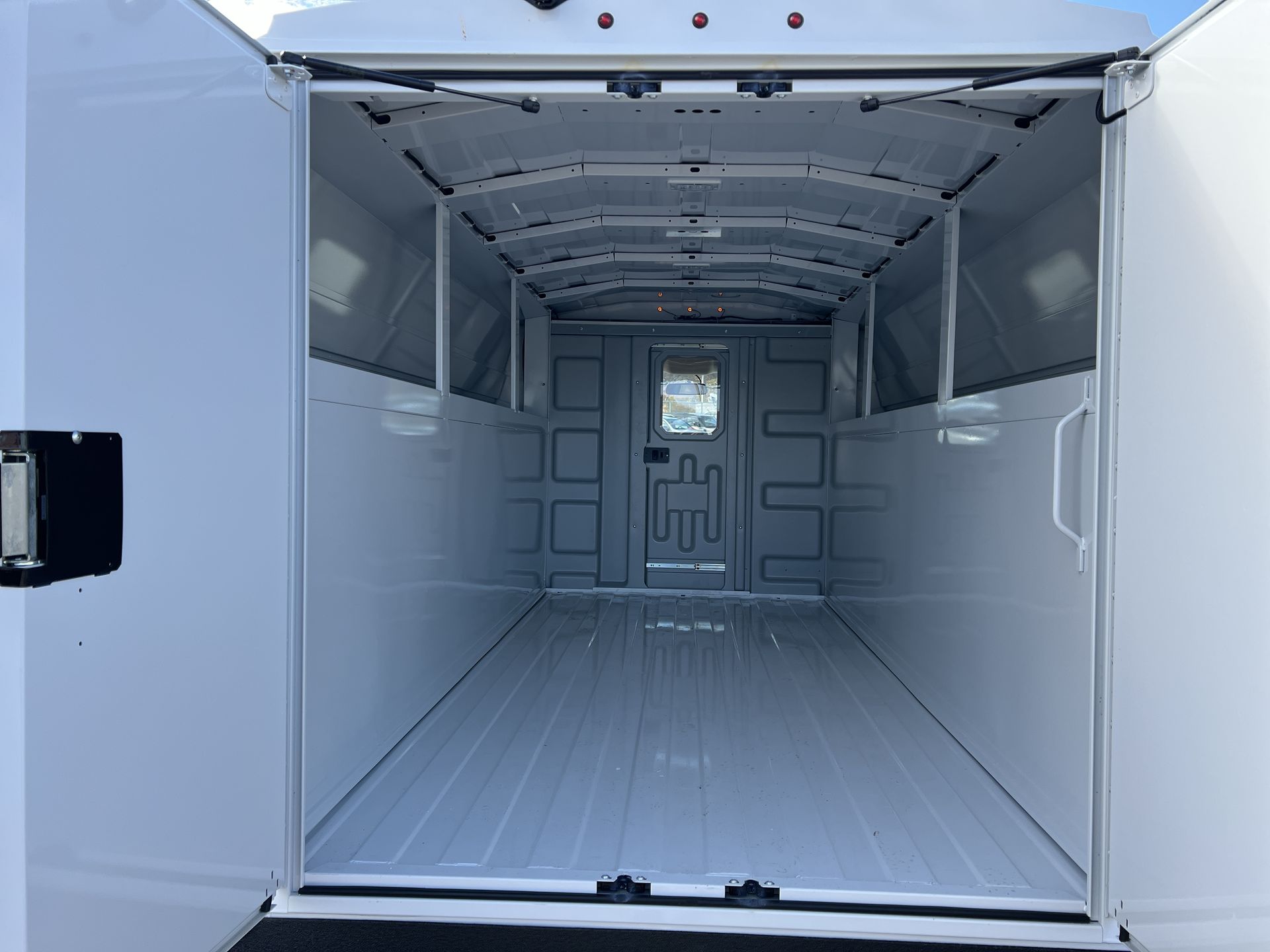 2025 GMC Savana Cutaway 3500 1WT