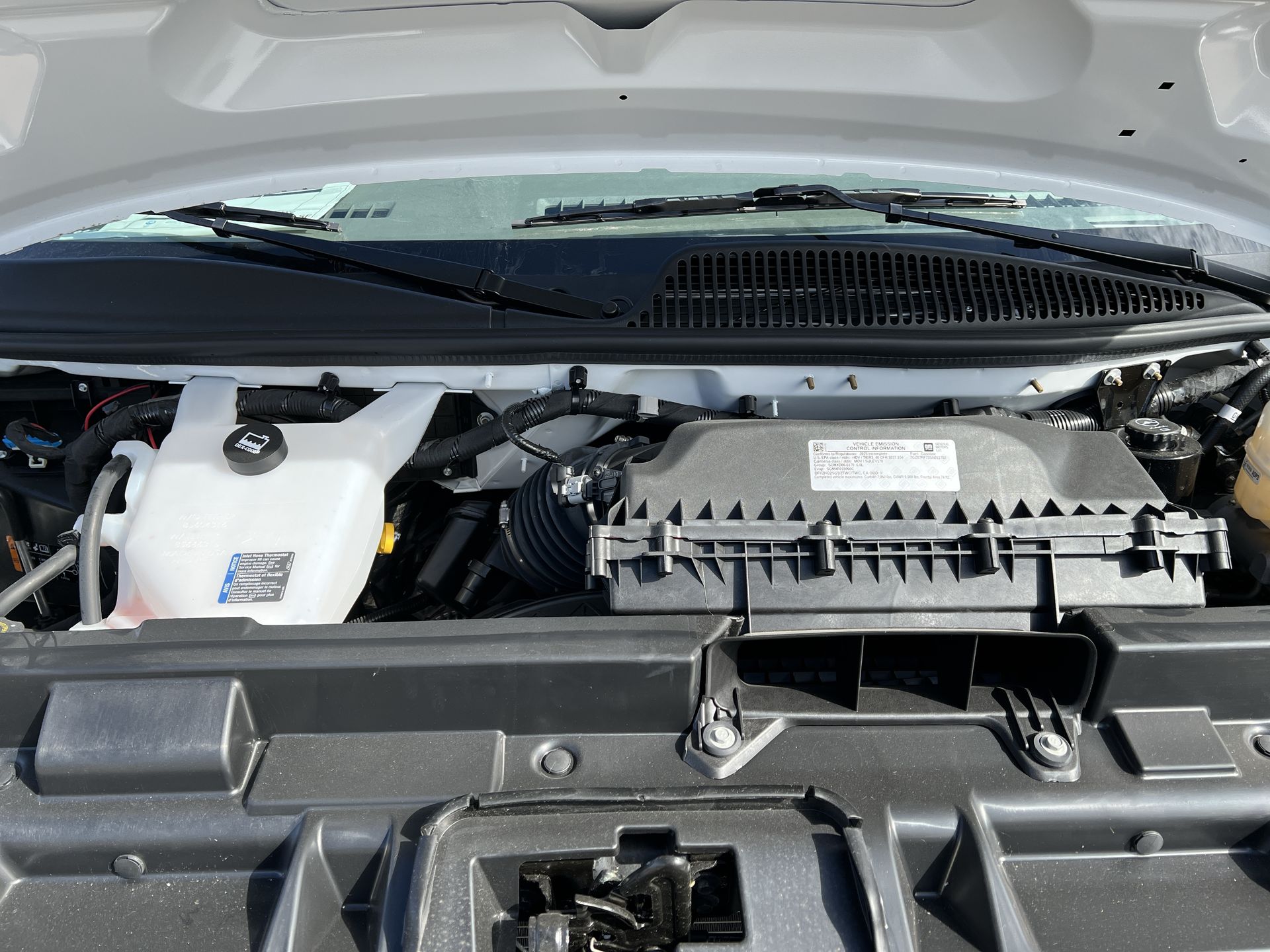 2025 GMC Savana Cutaway 3500 1WT