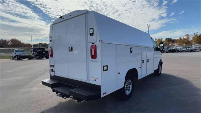 2025 GMC Savana Cutaway 3500 1WT