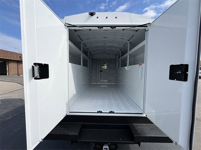 2025 GMC Savana Cutaway 3500 1WT