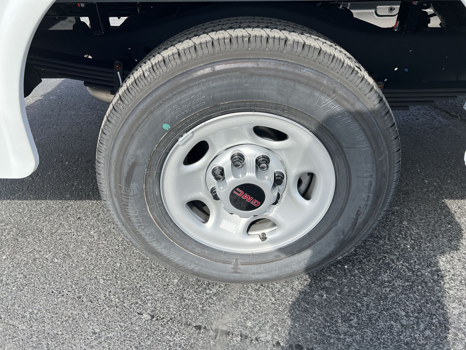 2025 GMC Savana Cutaway 3500 1WT