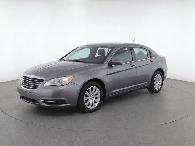 2013 Chrysler 200 Touring's photo