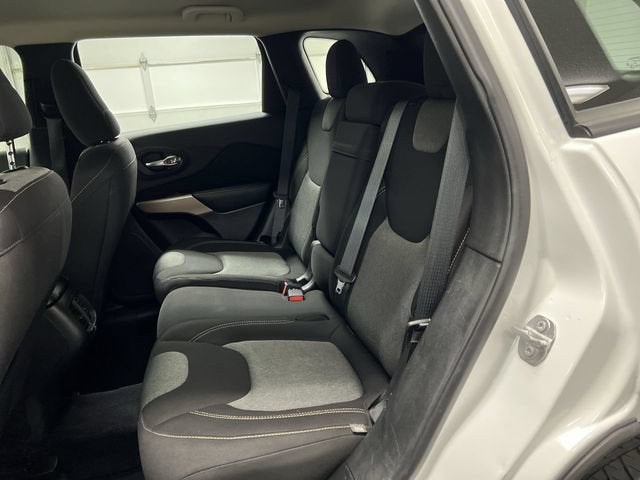 2017 Jeep Cherokee Sport