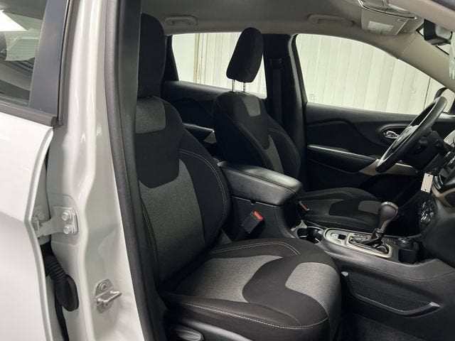 2017 Jeep Cherokee Sport
