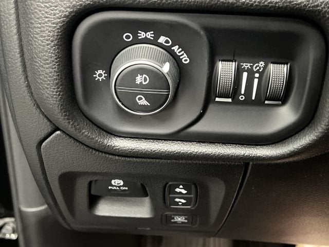 2025 RAM 1500 Laramie Crew Cab 4x4 5'7" Box