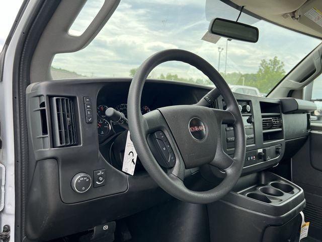 2025 GMC Savana Cutaway 3500 1WT