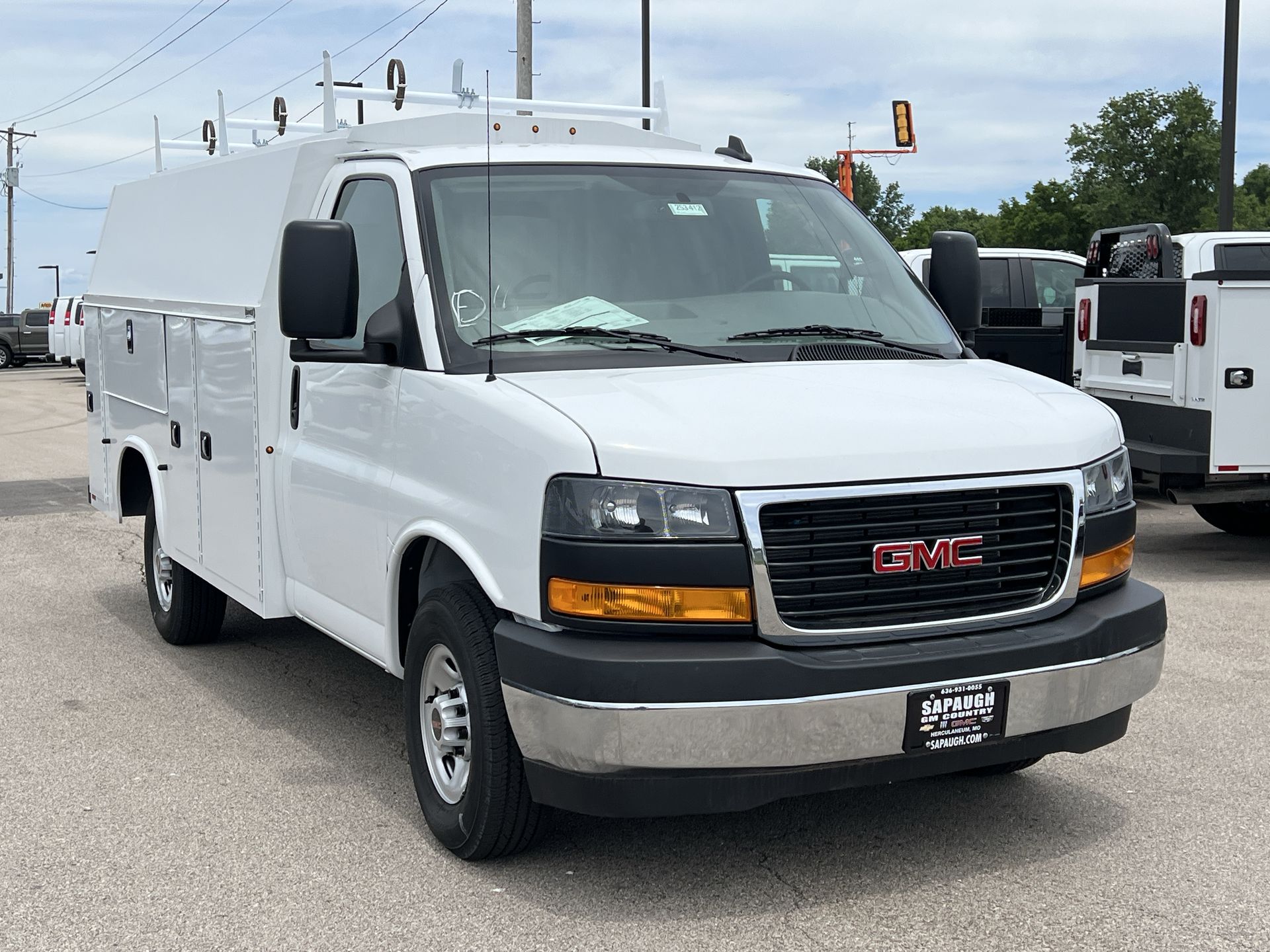 2025 GMC Savana Cutaway 3500 1WT