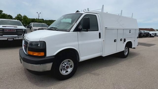 2025 GMC Savana Cutaway 3500 1WT