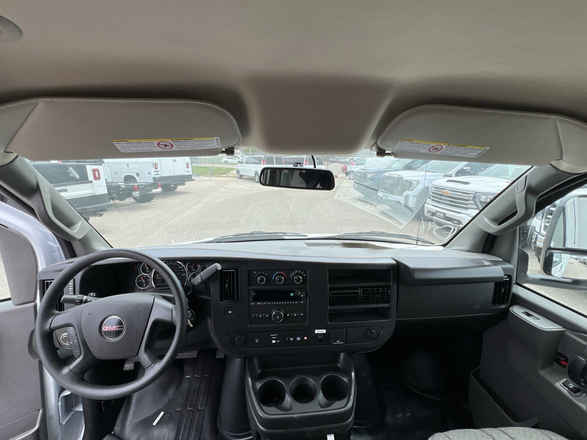 2025 GMC Savana Cutaway 3500 1WT