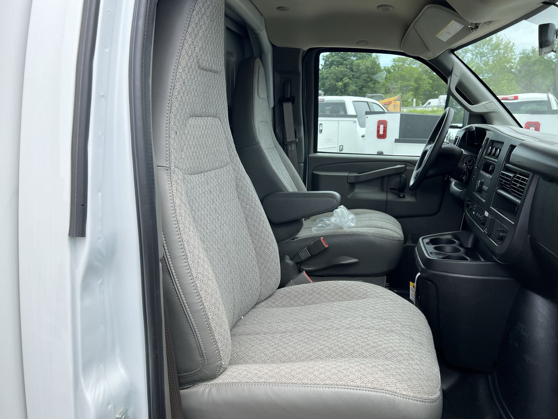 2025 GMC Savana Cutaway 3500 1WT