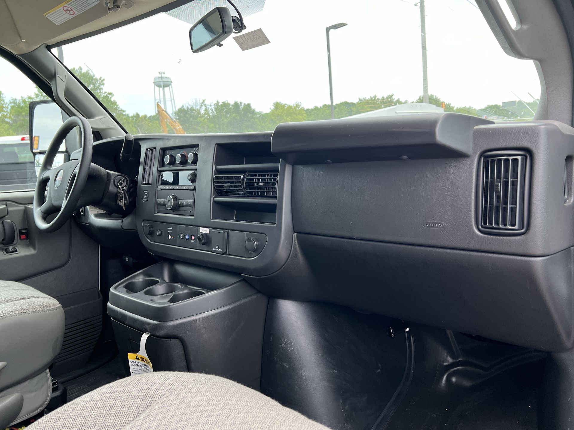 2025 GMC Savana Cutaway 3500 1WT
