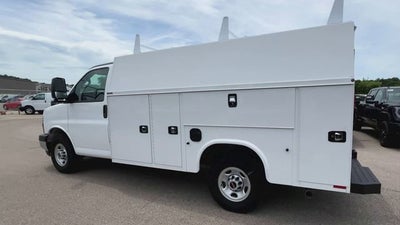 2025 GMC Savana Cutaway 3500 1WT