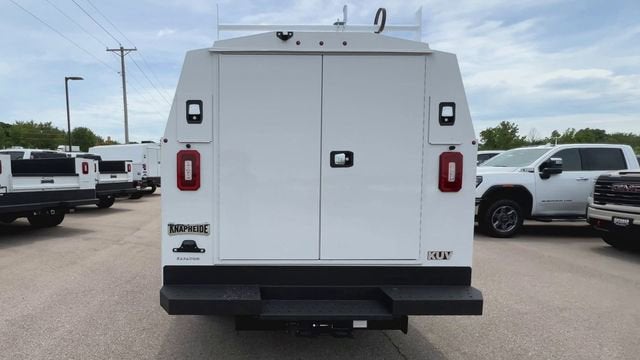 2025 GMC Savana Cutaway 3500 1WT