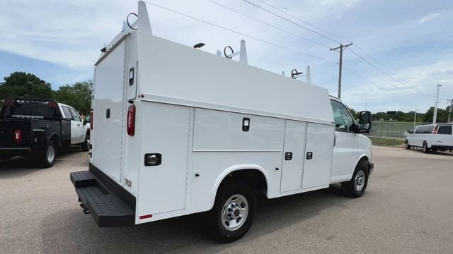 2025 GMC Savana Cutaway 3500 1WT