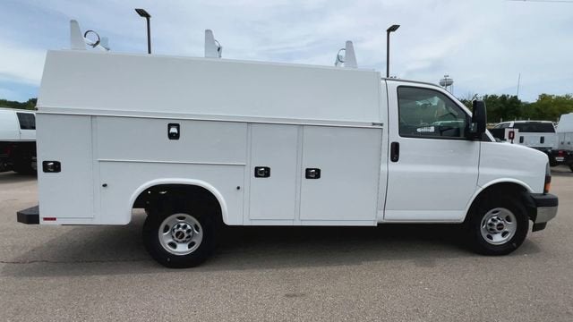 2025 GMC Savana Cutaway 3500 1WT