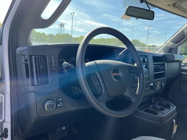 2025 GMC Savana Cutaway 3500 1WT