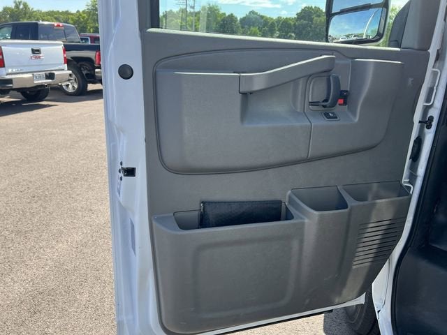 2025 GMC Savana Cutaway 3500 1WT