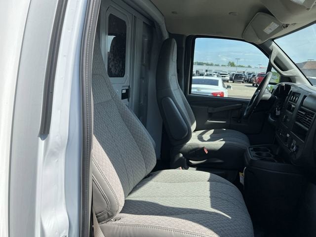 2025 GMC Savana Cutaway 3500 1WT