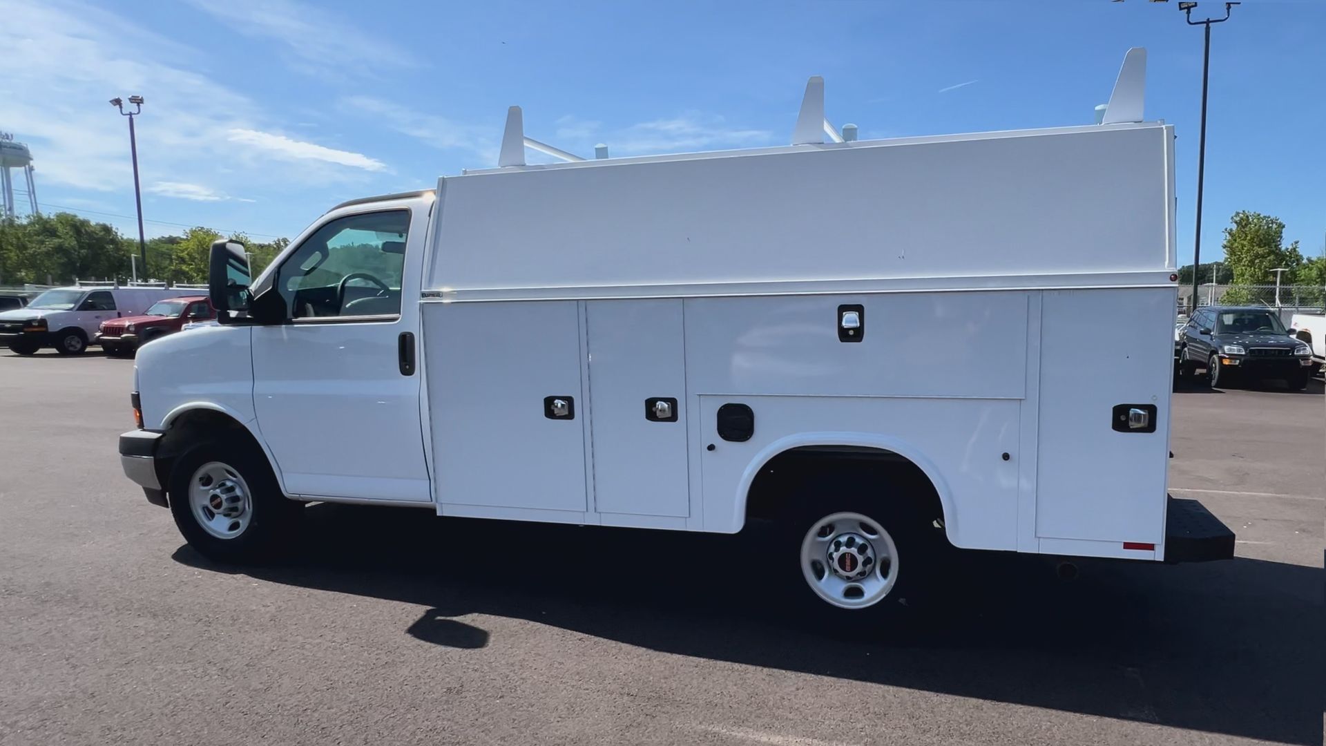 2025 GMC Savana Cutaway 3500 1WT