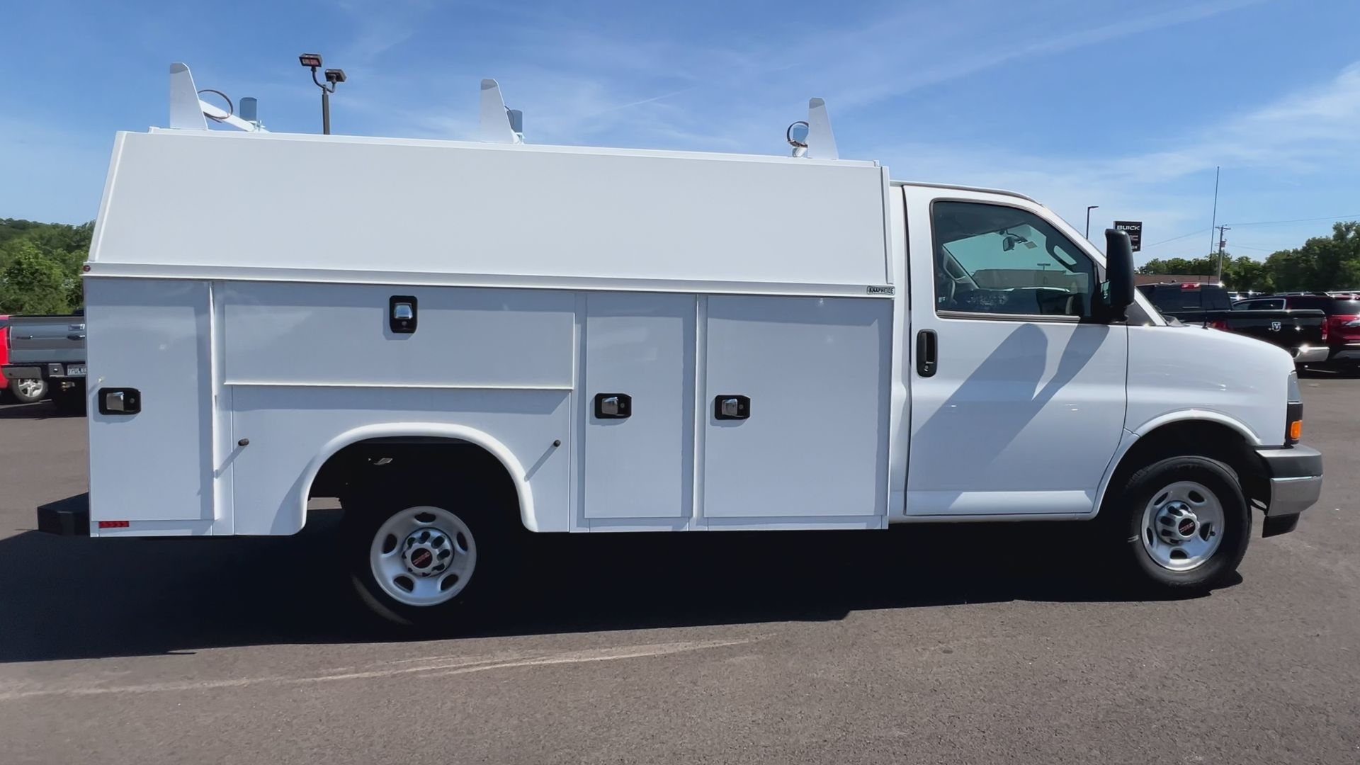 2025 GMC Savana Cutaway 3500 1WT