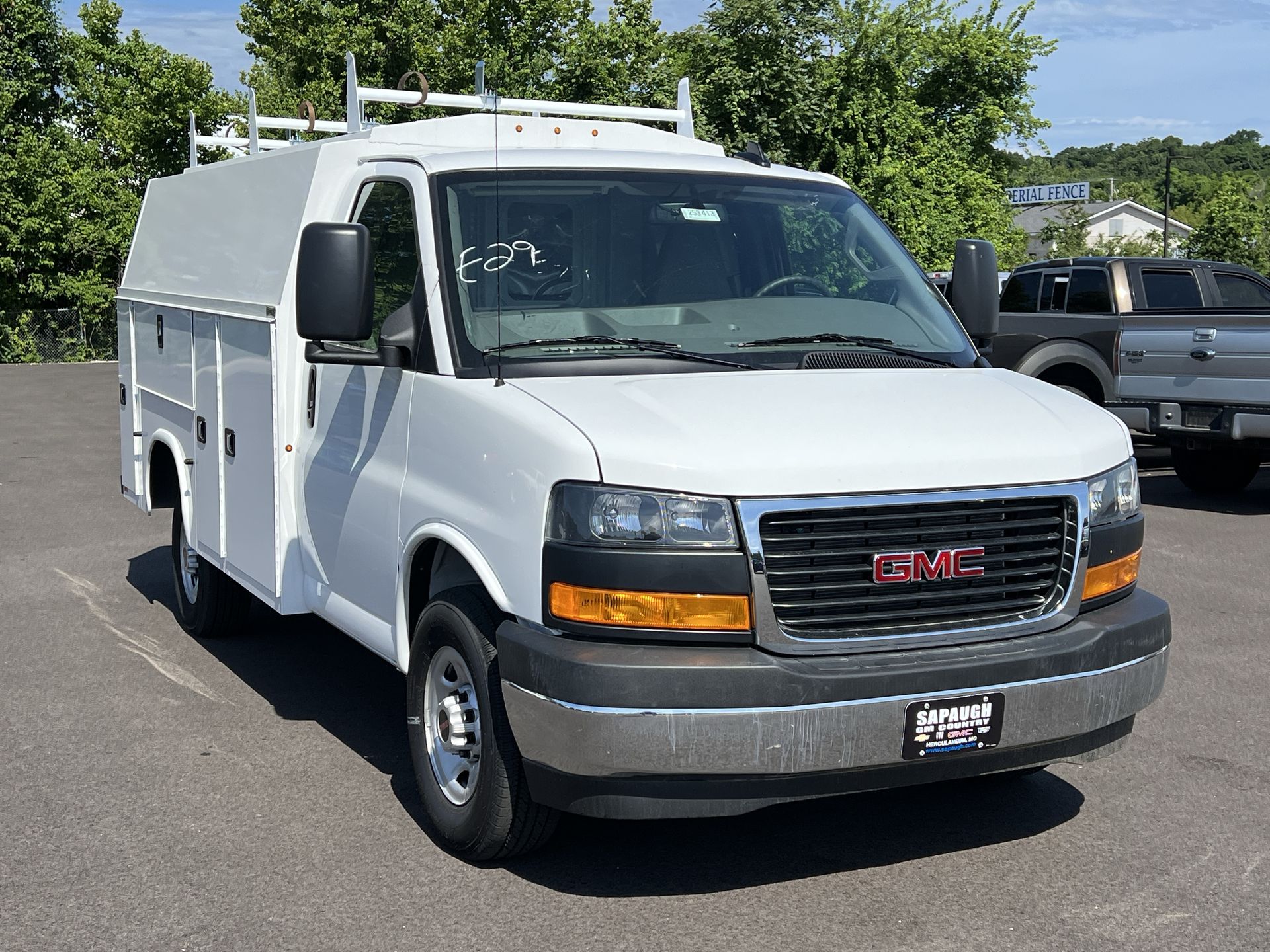 2025 GMC Savana Cutaway 3500 1WT